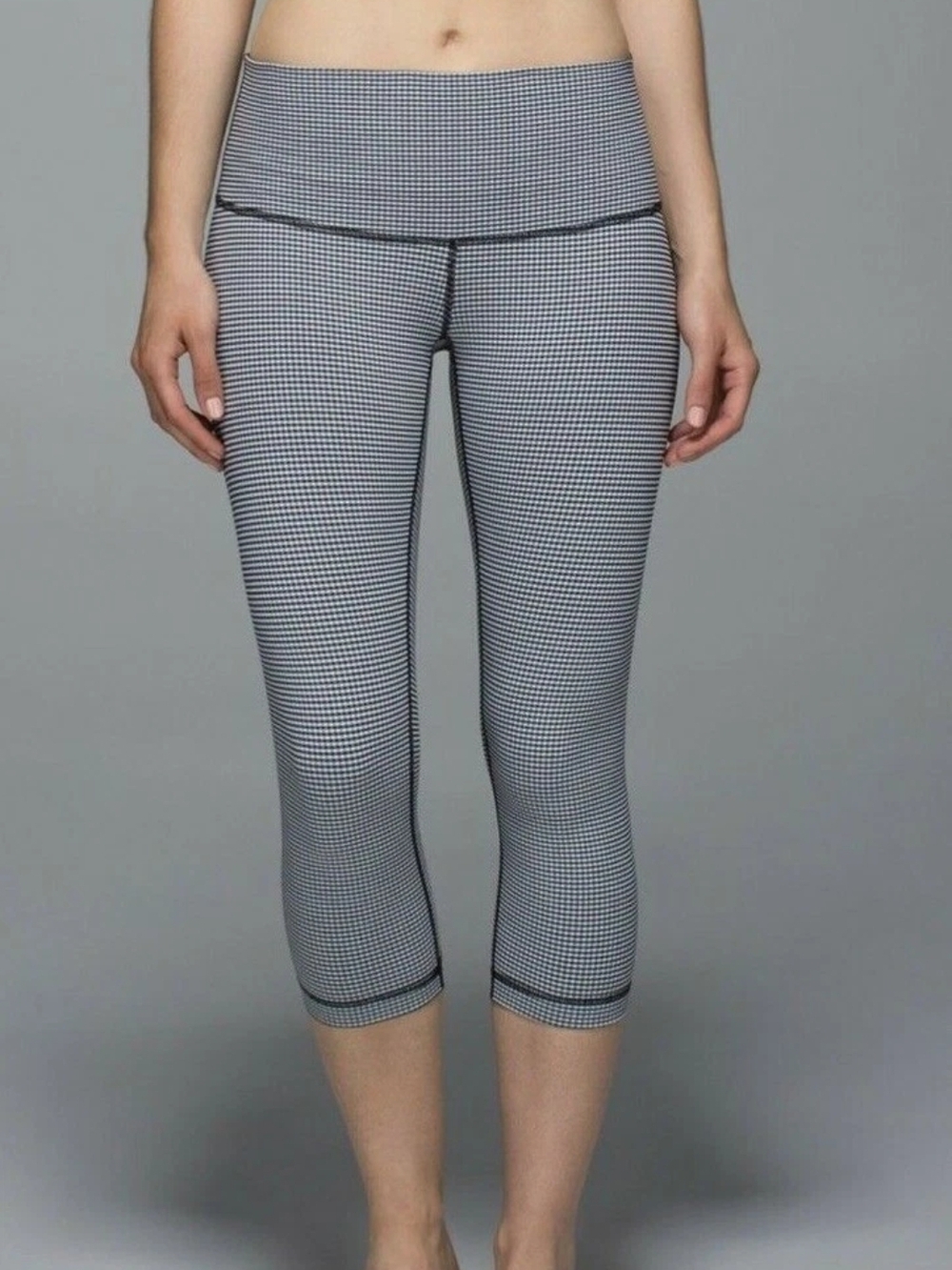 Lululemom Wunder Under Crop Leggins Gingham Luon Whith And Blue Size 6